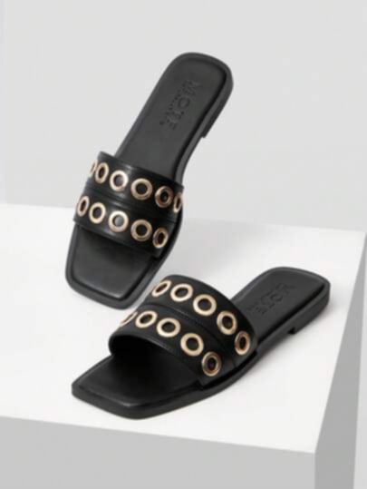 UD Nyári papucs AKCIÓ fekete11.990 Ft helyett csak 1990 Ft